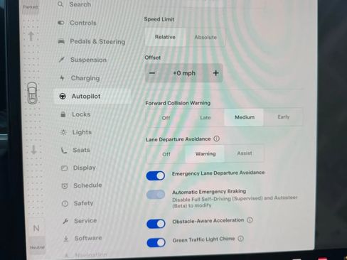 Used 2022 Tesla Model X image 28