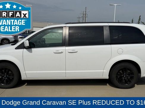 Used 2020 Dodge Grand Caravan SE FWD image 2