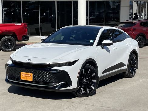 Used 2025 Toyota Crown Platinum image 11