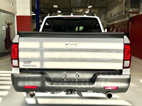 Used 2025 Honda Ridgeline RTL image 6