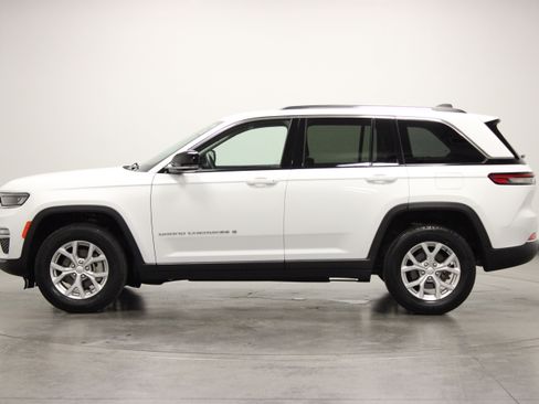 Used 2023 Jeep Grand Cherokee Limited AWD/4WD image 5