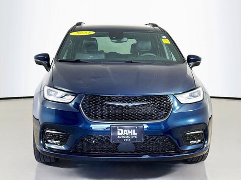 Used 2023 Chrysler Pacifica Touring-L w/ S Appearance Package AWD/4WD image 3