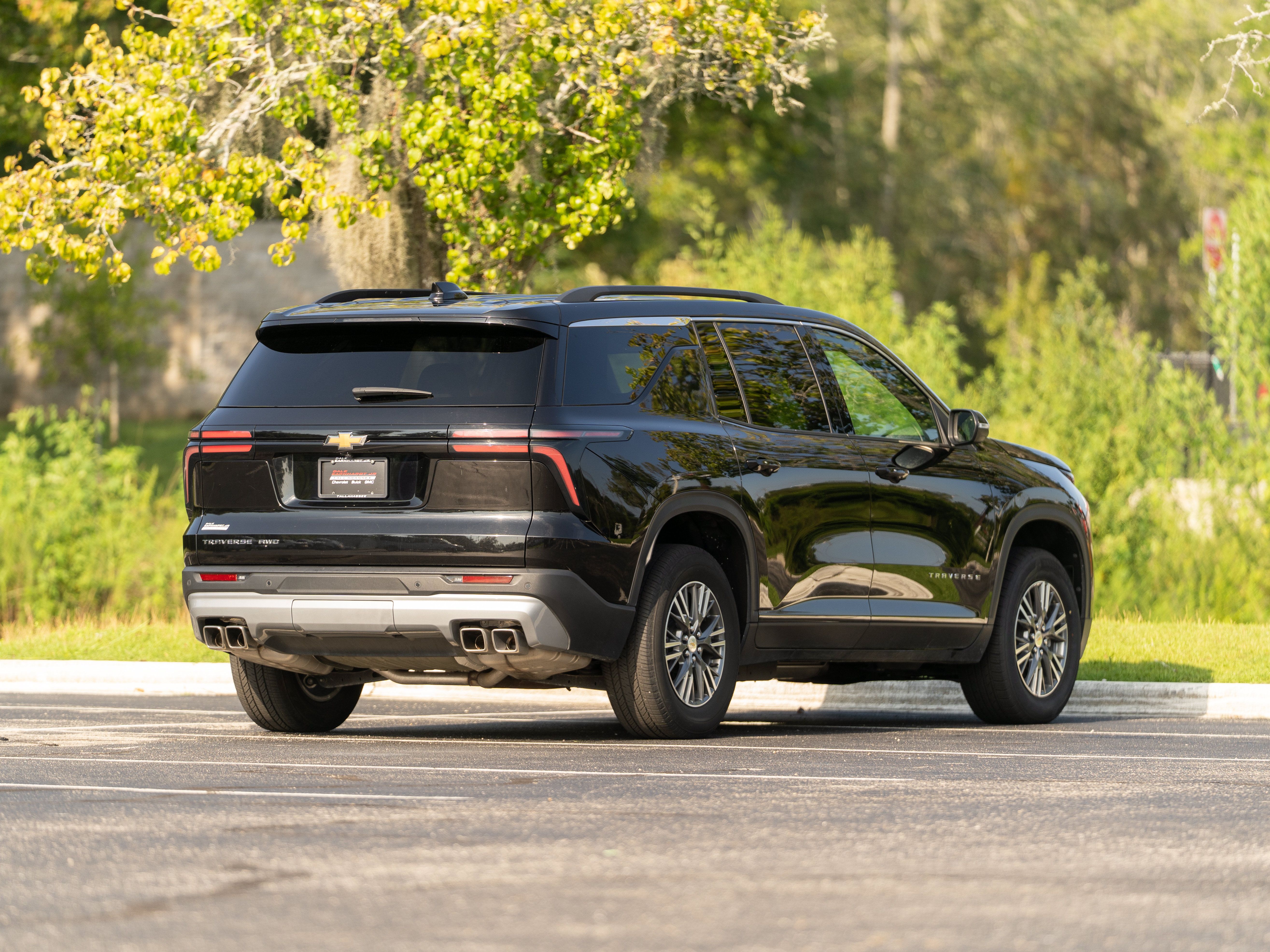Used 2025 Chevrolet Traverse LT AWD/4WD image 43