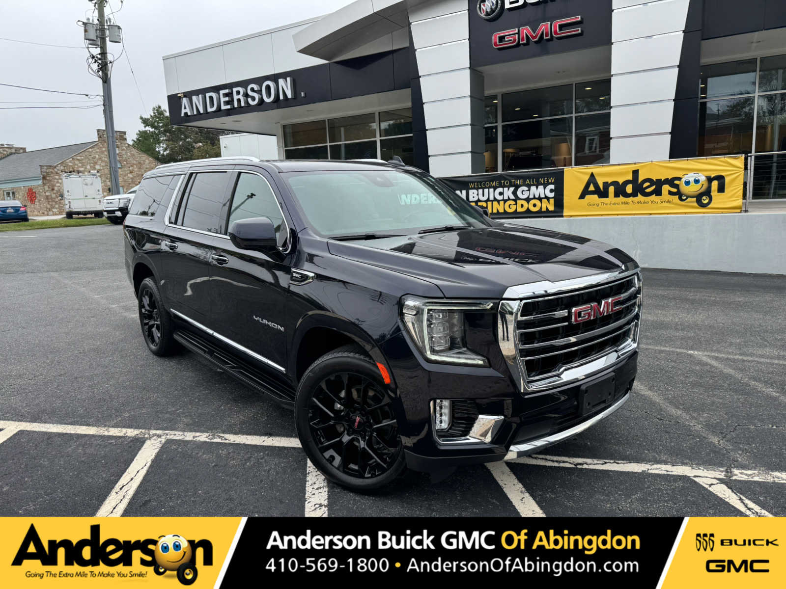 Used 2023 GMC Yukon XL SLT AWD/4WD image 1