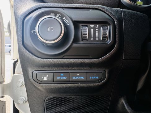 Used 2022 Jeep Wrangler Unlimited Sahara w/ Cold Weather Group image 23