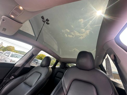Used 2021 Tesla Model Y Performance image 17