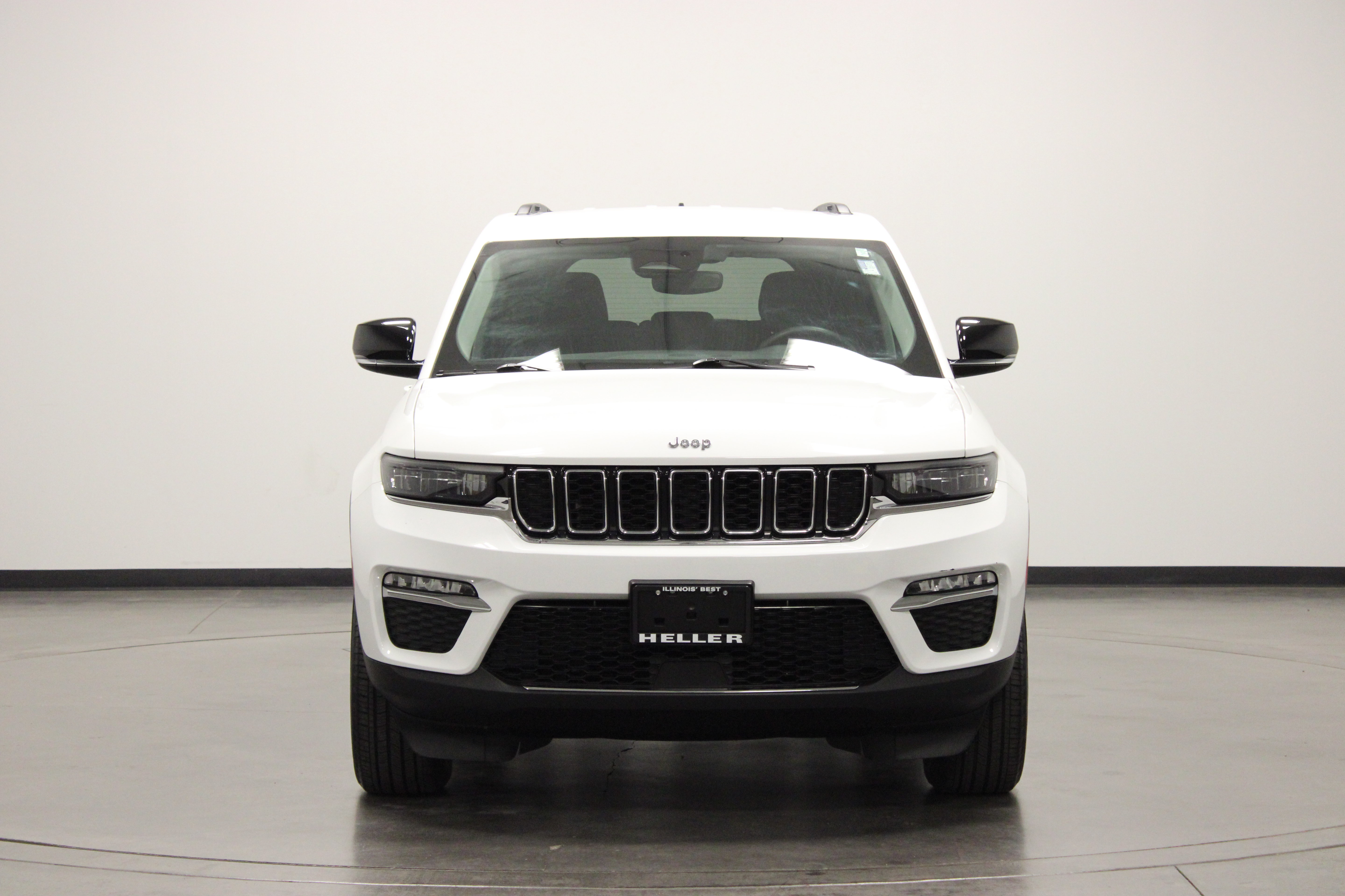 Used 2023 Jeep Grand Cherokee Limited AWD/4WD image 3