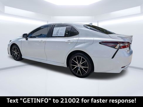 Used 2021 Toyota Camry SE FWD image 3