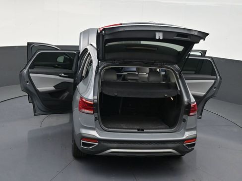 Used 2022 Volkswagen Taos SE image 33