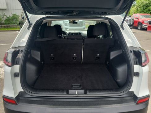 Used 2019 Jeep Cherokee Latitude w/ Popular Appearance Group FWD image 8
