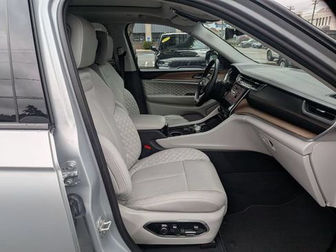 Certified 2023 Jeep Grand Cherokee Summit AWD/4WD image 32