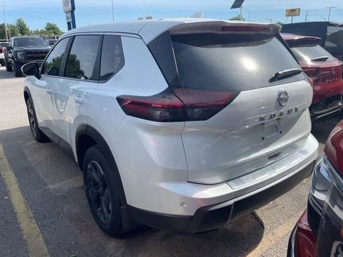 Used 2026 Nissan Rogue SV FWD image 4