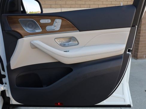 Used 2020 Mercedes-Benz GLE 350 w/ Premium Package image 29