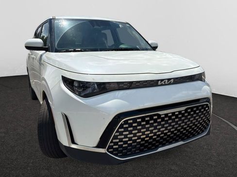 Used 2024 Kia Soul EX FWD image 3