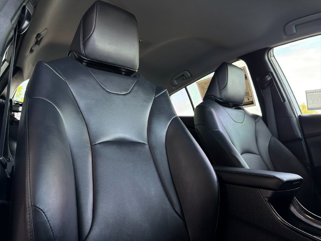 Used 2022 Toyota Prius FWD image 17
