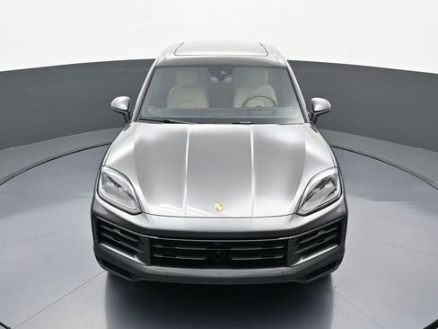 Used 2025 Porsche Cayenne image 30