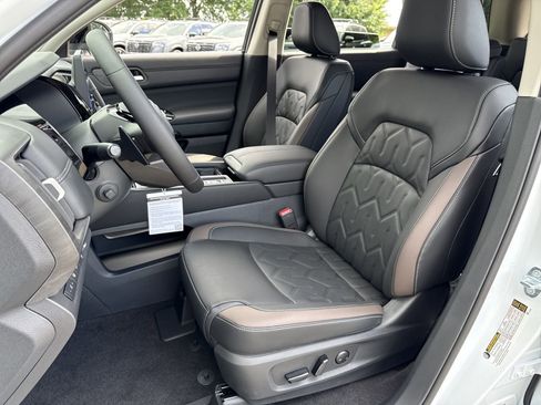 New 2026 Nissan Pathfinder Platinum FWD image 15