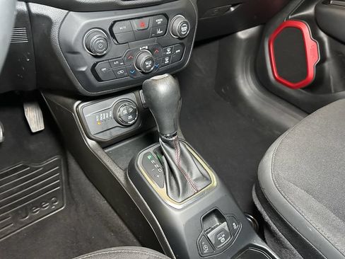 Used 2023 Jeep Renegade Trailhawk AWD/4WD image 33