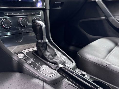 Used 2018 Volkswagen Golf SE FWD image 15
