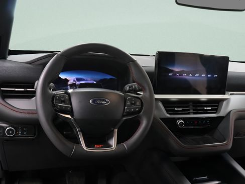 Used 2025 Ford Explorer ST AWD/4WD image 9