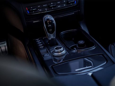 Used 2018 Maserati Ghibli S GranSport image 21