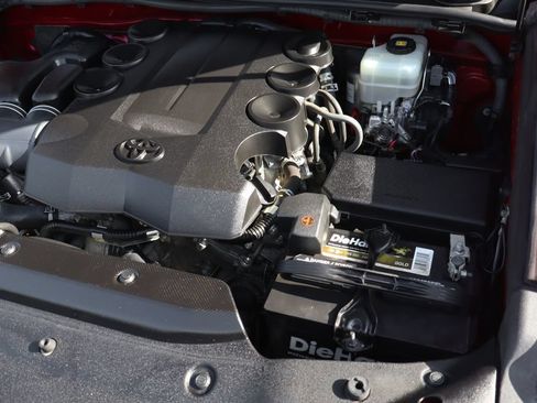 Used 2019 Toyota 4Runner SR5 AWD/4WD image 15