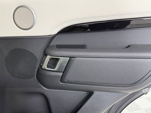 Certified 2025 Land Rover Discovery S image 25