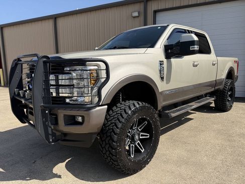 Used 2018 Ford F250 King Ranch w/ FX4 Off-Road Package AWD/4WD image 10