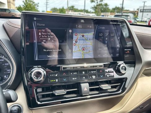 Used 2020 Toyota Highlander Limited AWD/4WD image 12