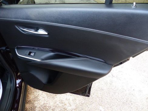 Used 2021 Cadillac XT4 Luxury w/ Cold Weather Package image 27