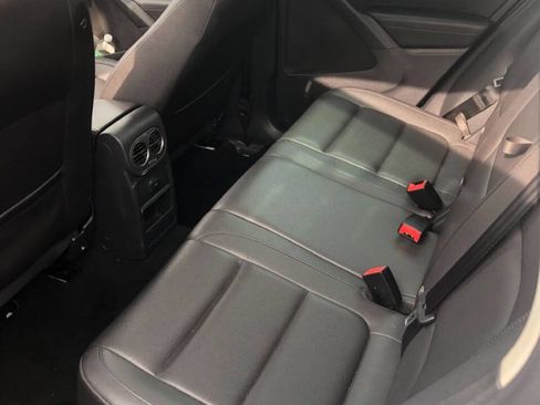 Used 2016 Volkswagen Tiguan SE image 9