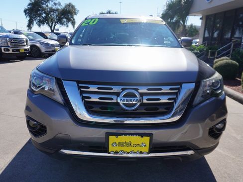 Used 2020 Nissan Pathfinder SV image 2