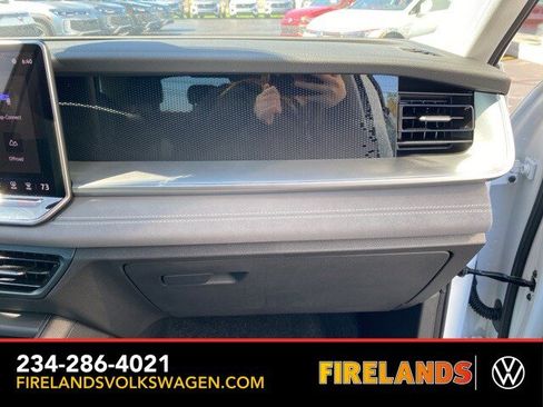 New 2025 Volkswagen Tiguan SE image 48