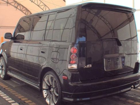 Used 2004 Scion xB FWD image 3