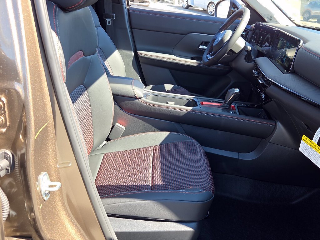 New 2027 Nissan Kicks SR w/ Cold Weather Package FWD image 16