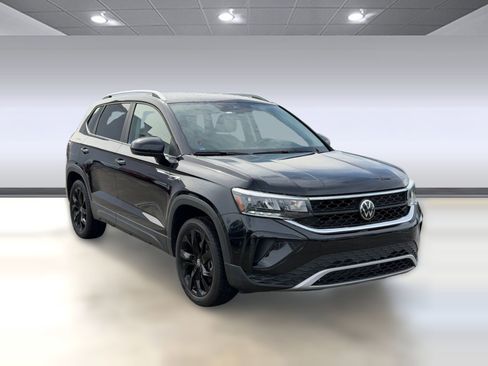 Certified 2023 Volkswagen Taos SE w/ Black Wheel Package FWD image 7