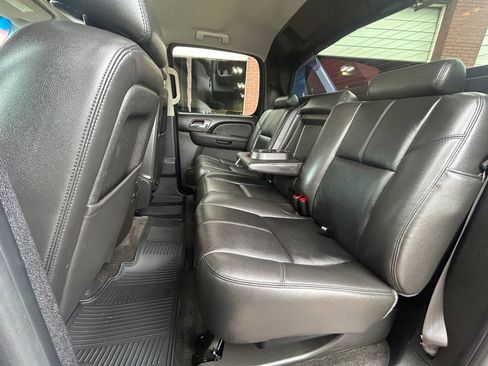 Used 2013 Chevrolet Avalanche LT image 34