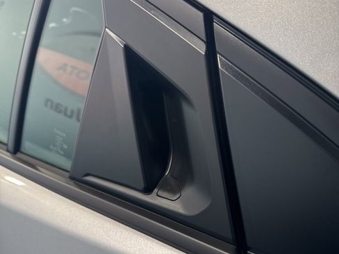 Used 2025 Toyota Prius XSE image 25