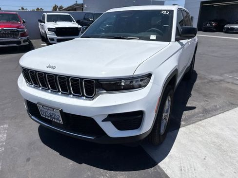 Used 2025 Jeep Grand Cherokee Laredo X RWD image 2