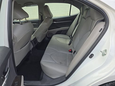 Used 2023 Toyota Camry SE FWD image 8