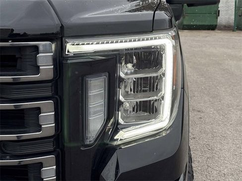 Used 2021 GMC Sierra 2500 AT4 w/ AT4 Premium Plus Package image 10