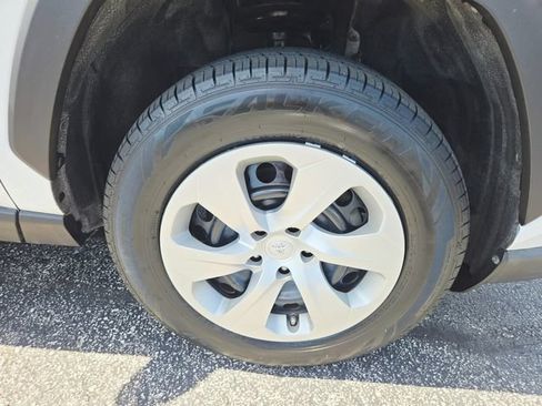Used 2021 Toyota RAV4 LE AWD/4WD image 31
