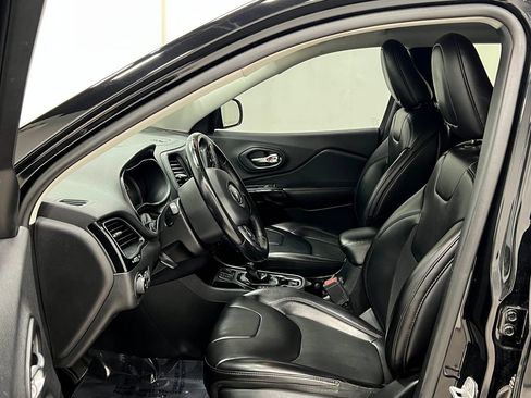 Used 2019 Jeep Cherokee Latitude Plus FWD image 12