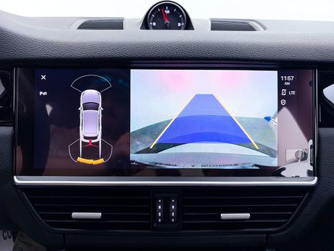 Used 2023 Porsche Cayenne image 7