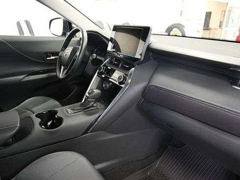 Used 2023 Toyota Venza LE AWD/4WD image 14