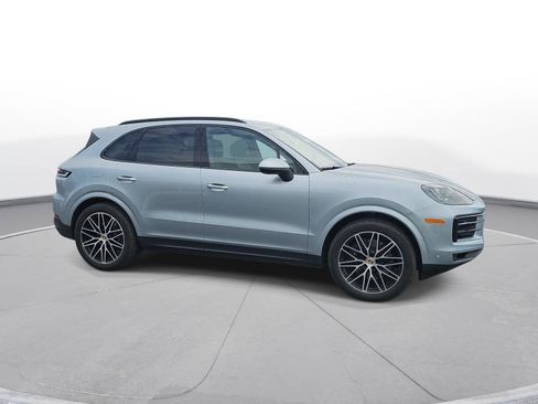 Used 2024 Porsche Cayenne AWD/4WD image 4