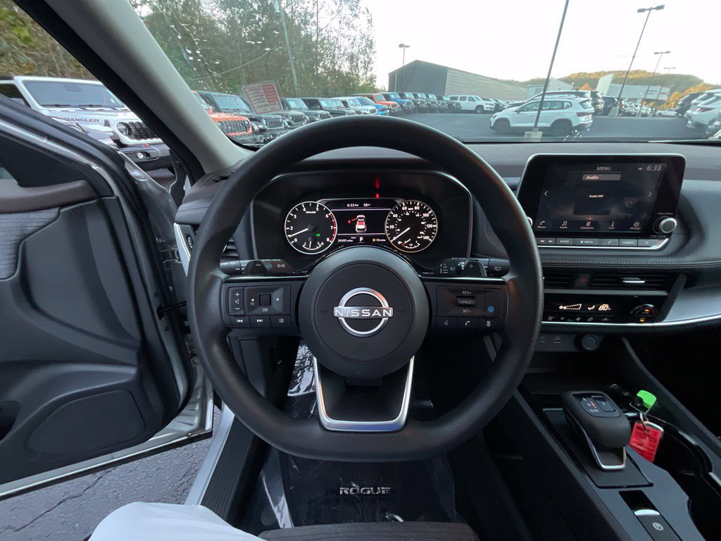 Used 2023 Nissan Rogue SV AWD/4WD image 10