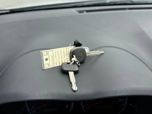 Used 2013 Toyota Corolla LE FWD image 32