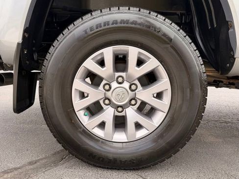 Used 2017 Toyota Tacoma SR5 w/ Tow Package AWD/4WD image 33