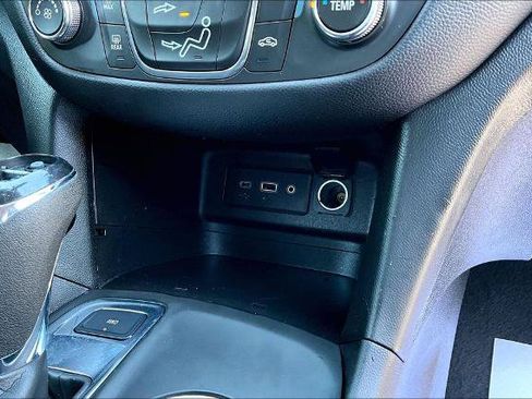 Used 2021 Chevrolet Equinox LT AWD/4WD image 16